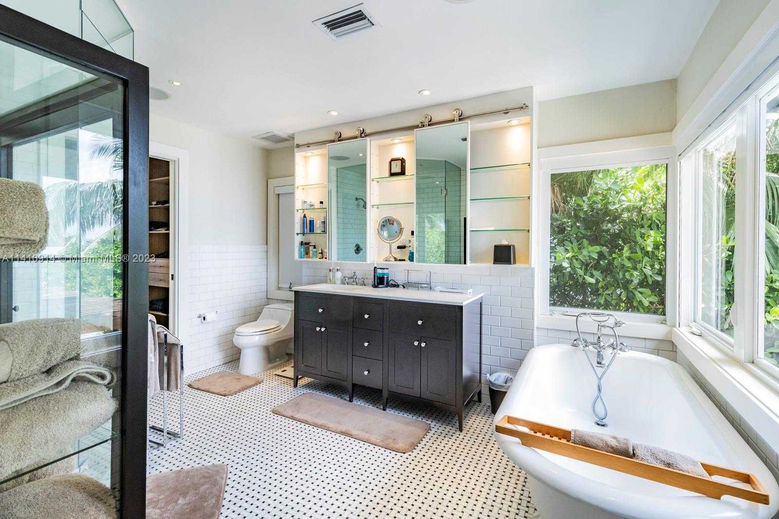 Small Image of 820 WEST DILIDO DR, Miami Beach Number 13