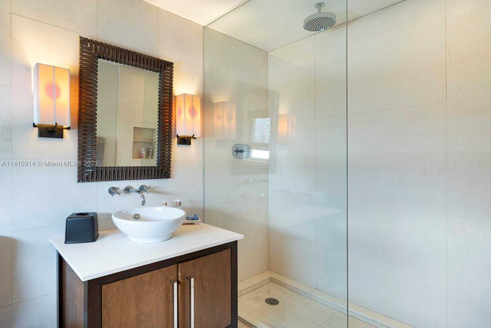 Small Image of 820 WEST DILIDO DR, Miami Beach Number 18