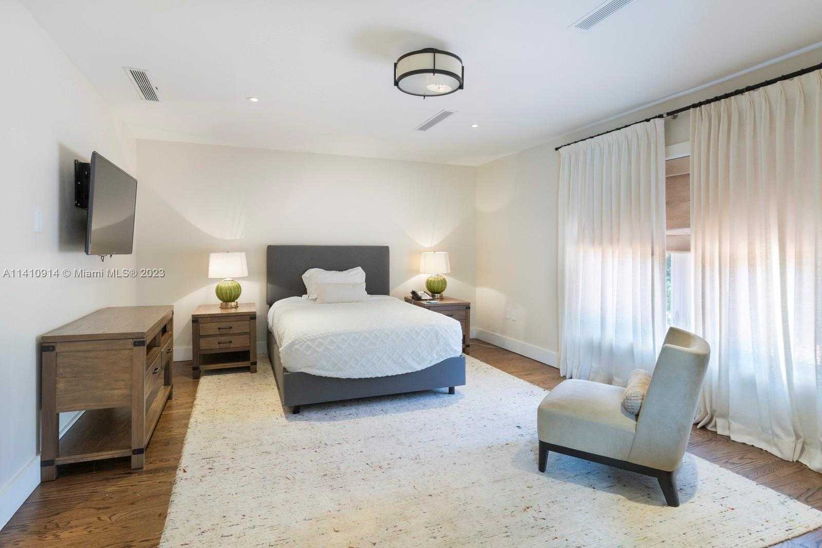Small Image of 820 WEST DILIDO DR, Miami Beach Number 19