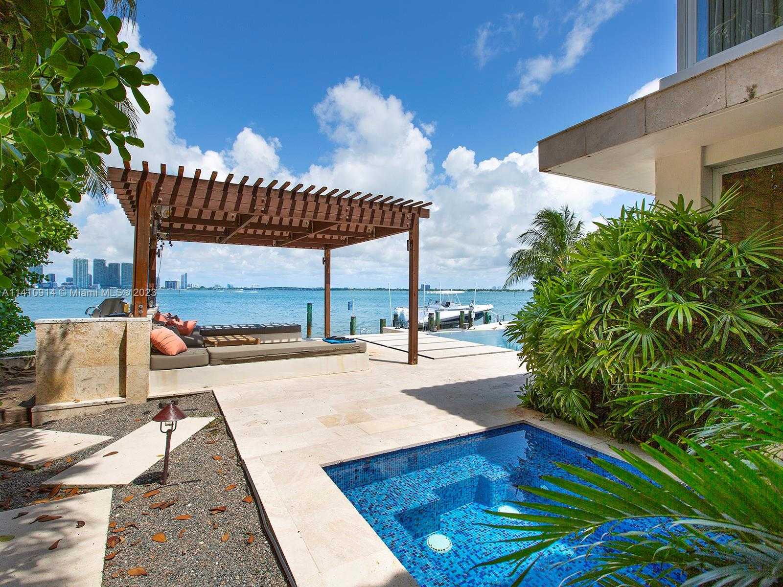 Small Image of 820 WEST DILIDO DR, Miami Beach Number 23