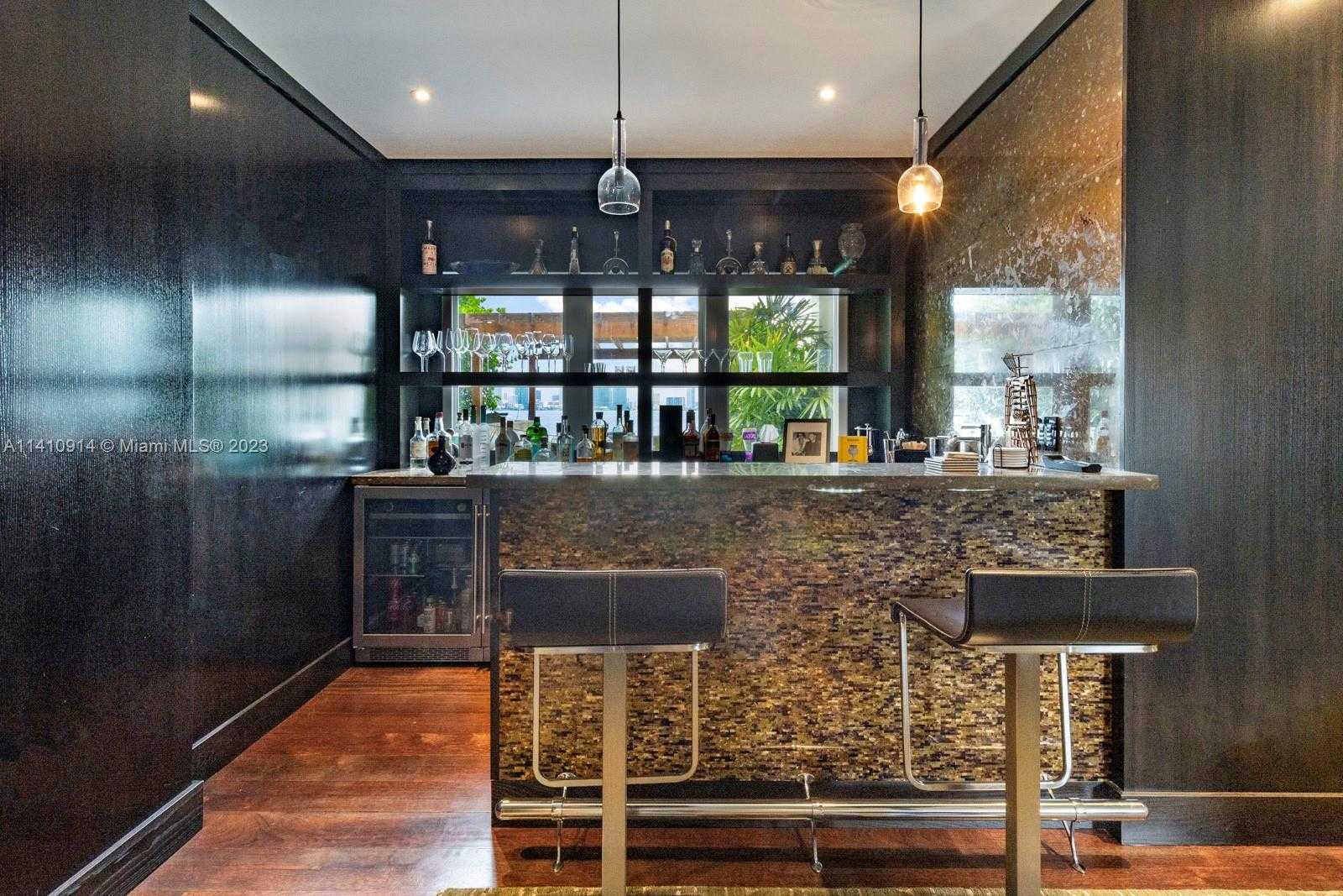 Small Image of 820 WEST DILIDO DR, Miami Beach Number 5