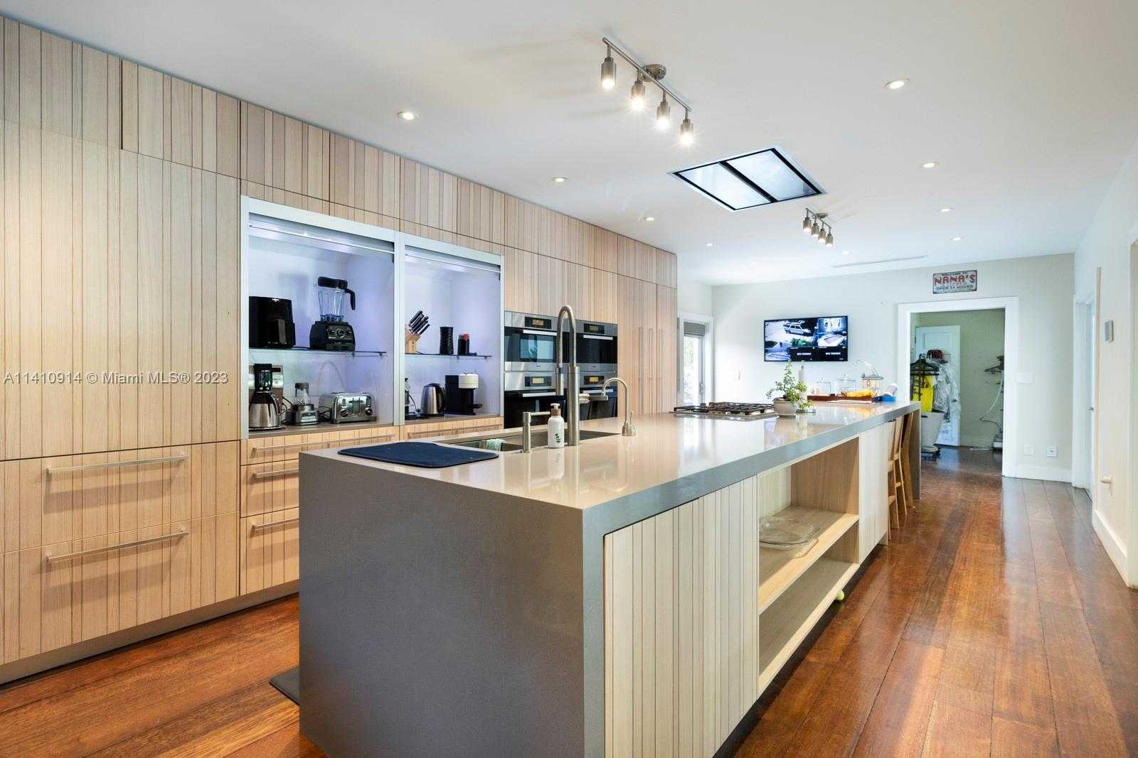 Small Image of 820 WEST DILIDO DR, Miami Beach Number 7