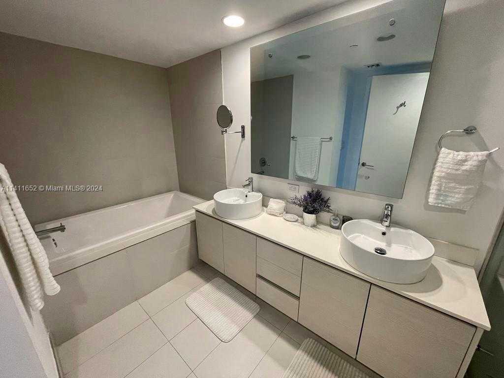 Small Image of 2600 HALLANDALE BEACH BLVD #402, Hallandale Beach Number 7