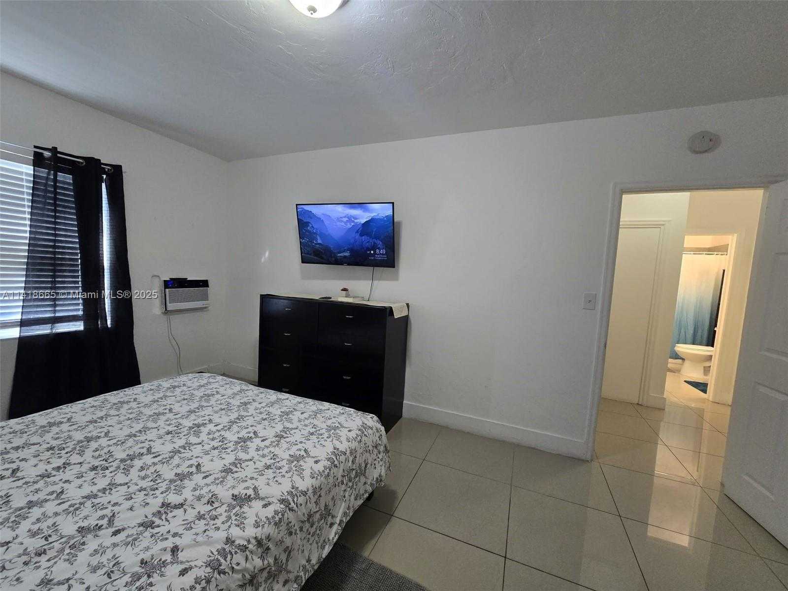 Small Image of 2305 Monroe St, Hollywood, FL 33020, USA Number 10