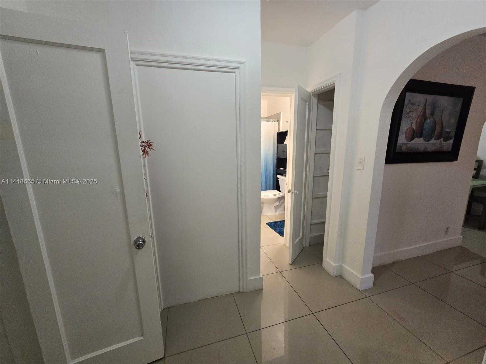 Small Image of 2305 Monroe St, Hollywood, FL 33020, USA Number 14