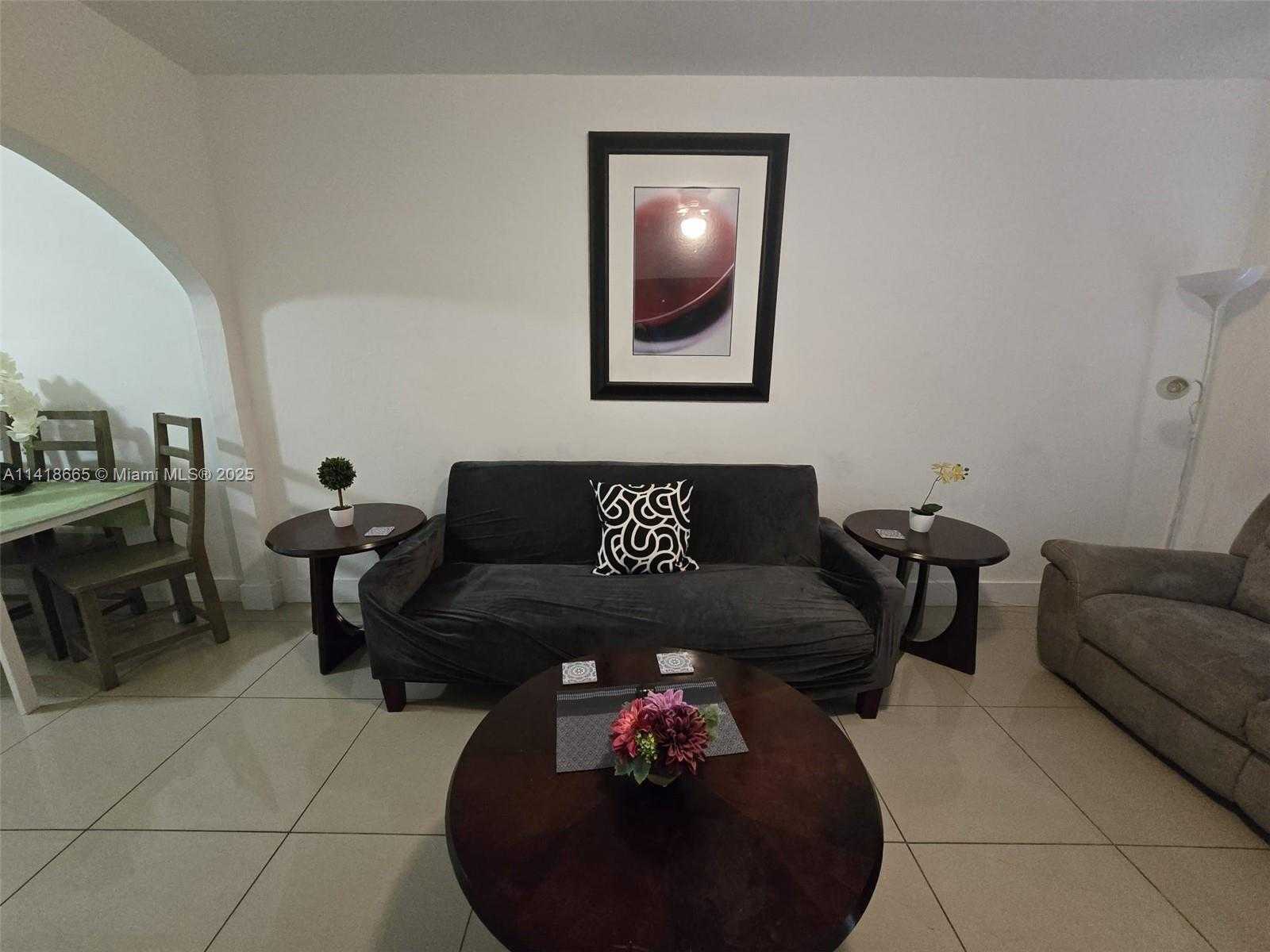 Small Image of 2305 Monroe St, Hollywood, FL 33020, USA Number 16