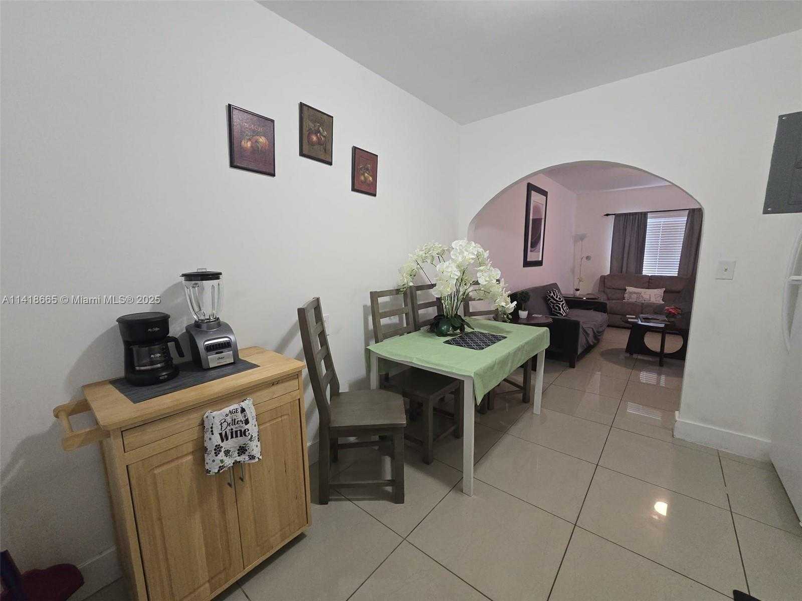 Small Image of 2305 Monroe St, Hollywood, FL 33020, USA Number 5