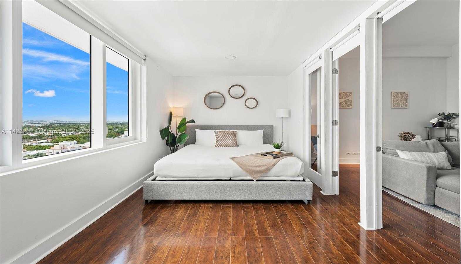 Small Image of 2301 #1632, Miami Beach Number 12