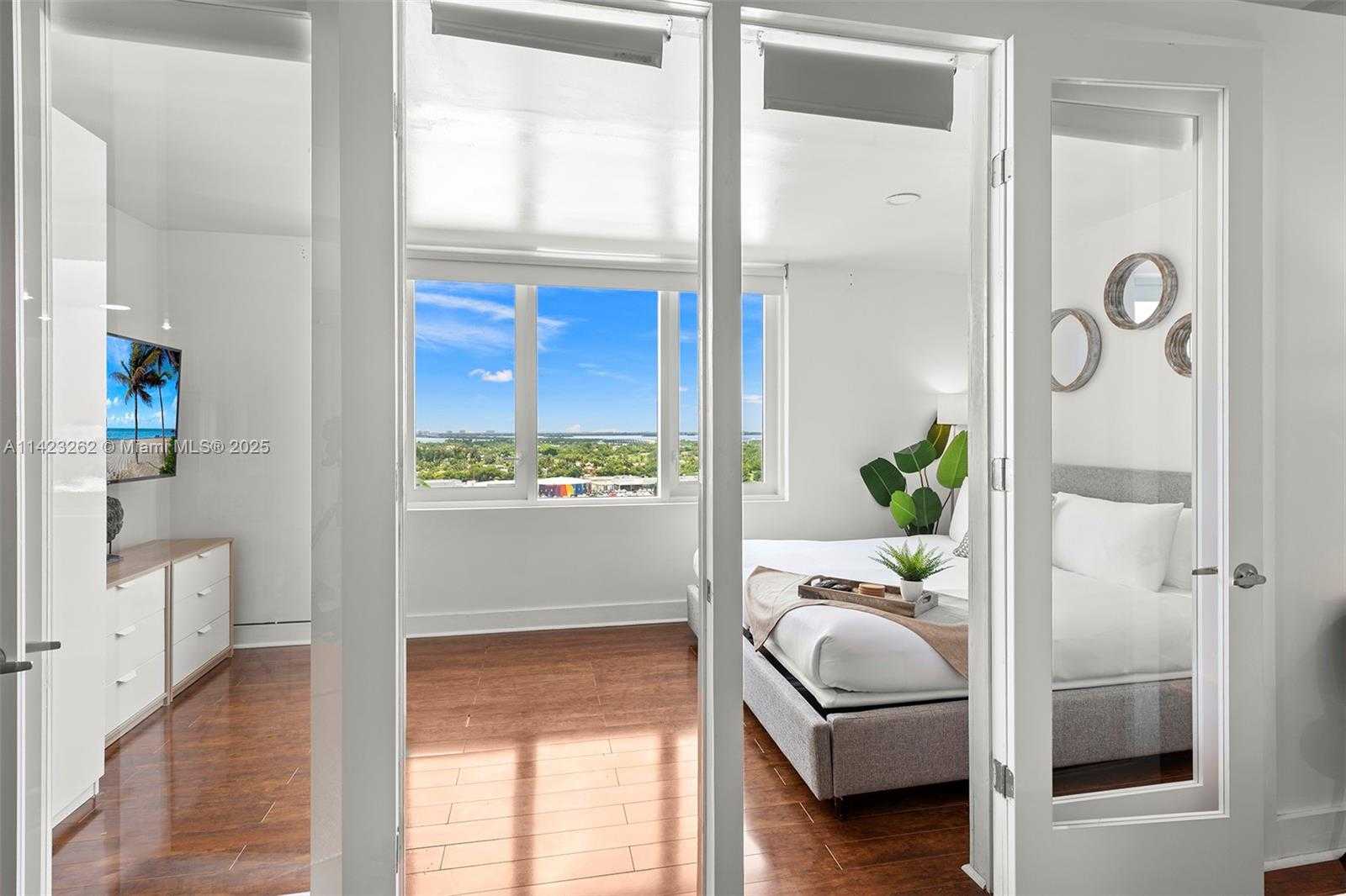Small Image of 2301 #1632, Miami Beach Number 13