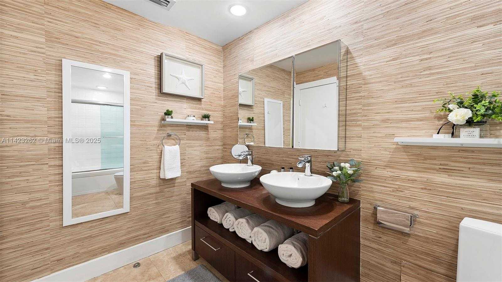 Small Image of 2301 #1632, Miami Beach Number 28