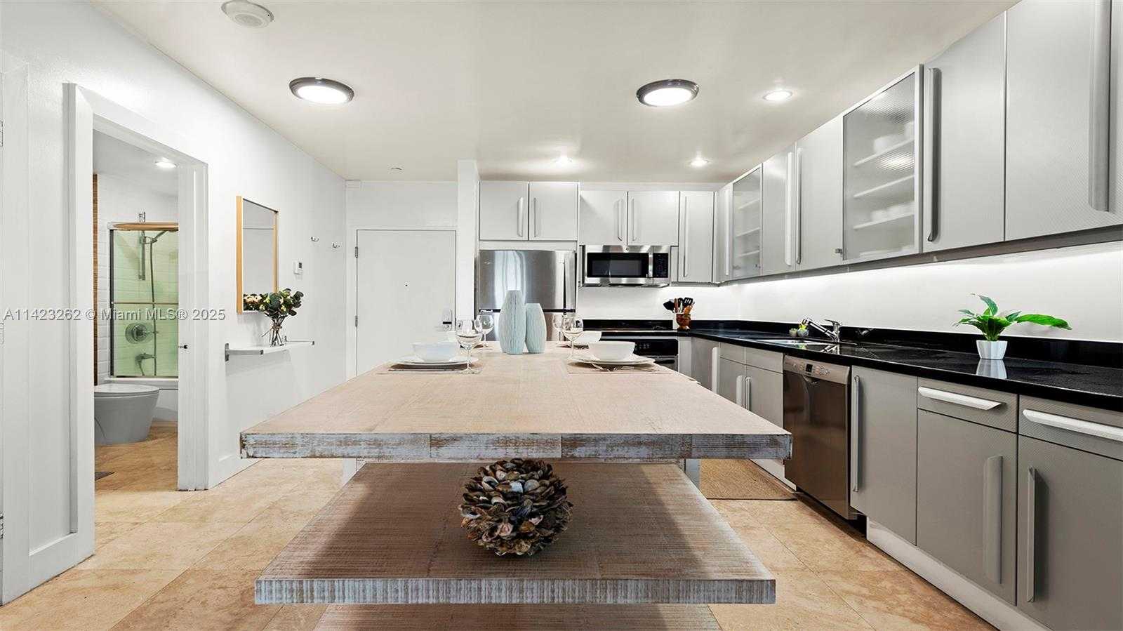 Small Image of 2301 #1632, Miami Beach Number 4