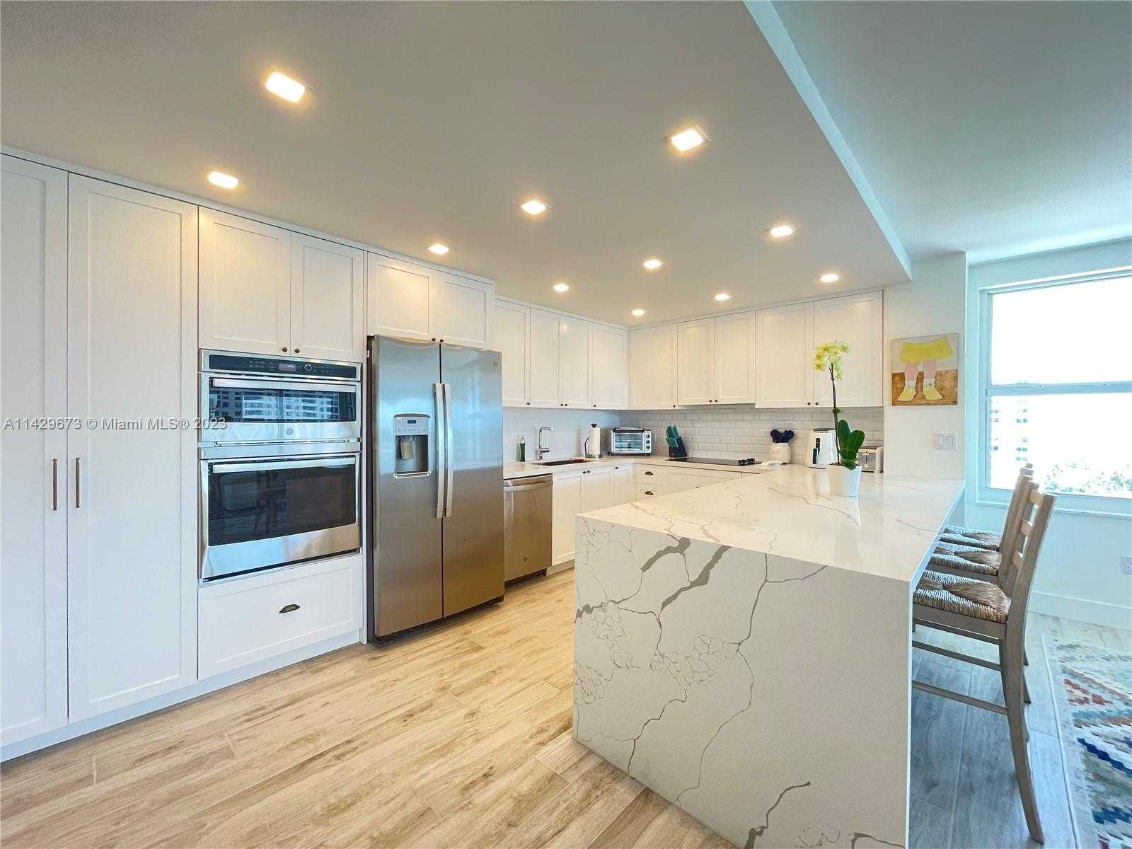 Small Image of 155 OCEAN LANE DR #809, Key Biscayne Number 2