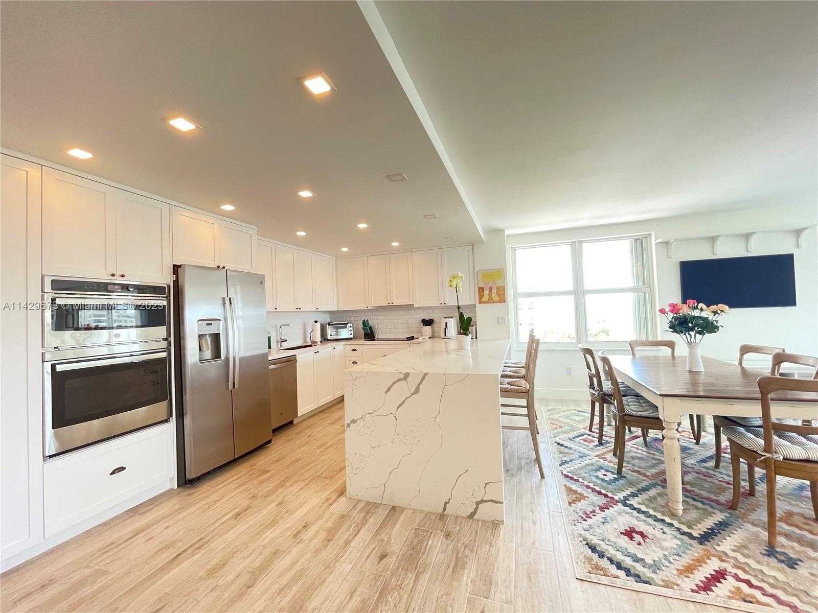 Small Image of 155 OCEAN LANE DR #809, Key Biscayne Number 3