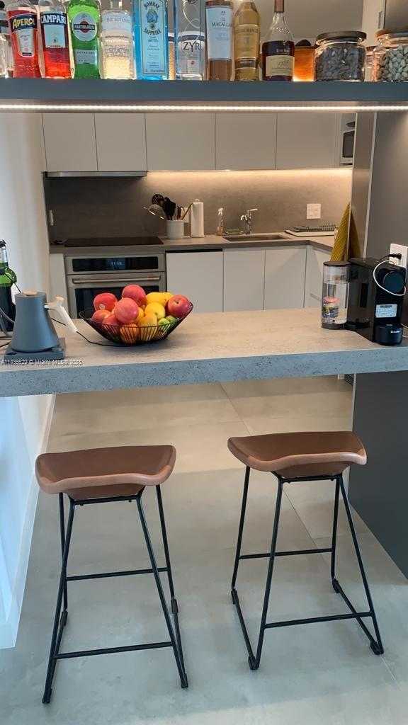 Small Image of 5151 #935, Miami Beach Number 5