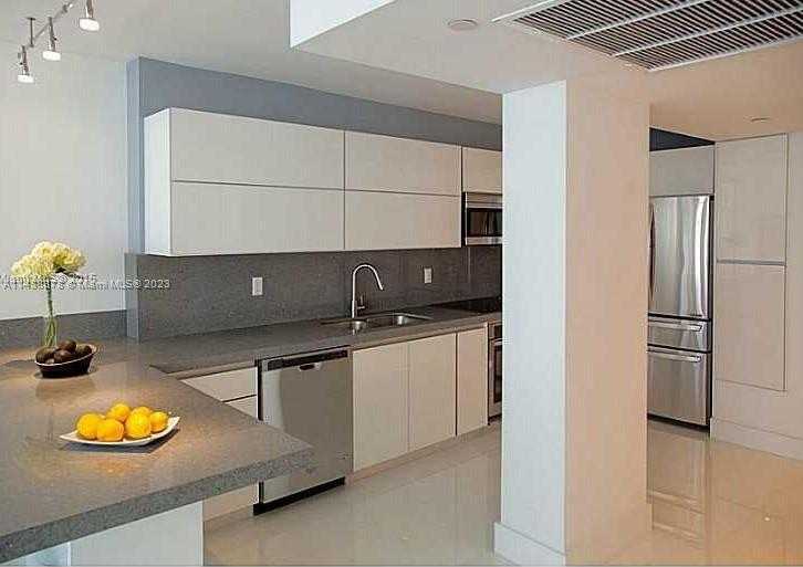Small Image of 100 #1504, Miami Beach Number 5