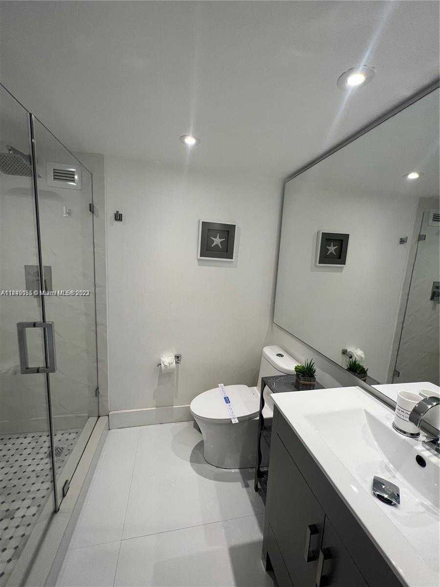 Small Image of 5161 COLLINS AV #1403, Miami Beach Number 12