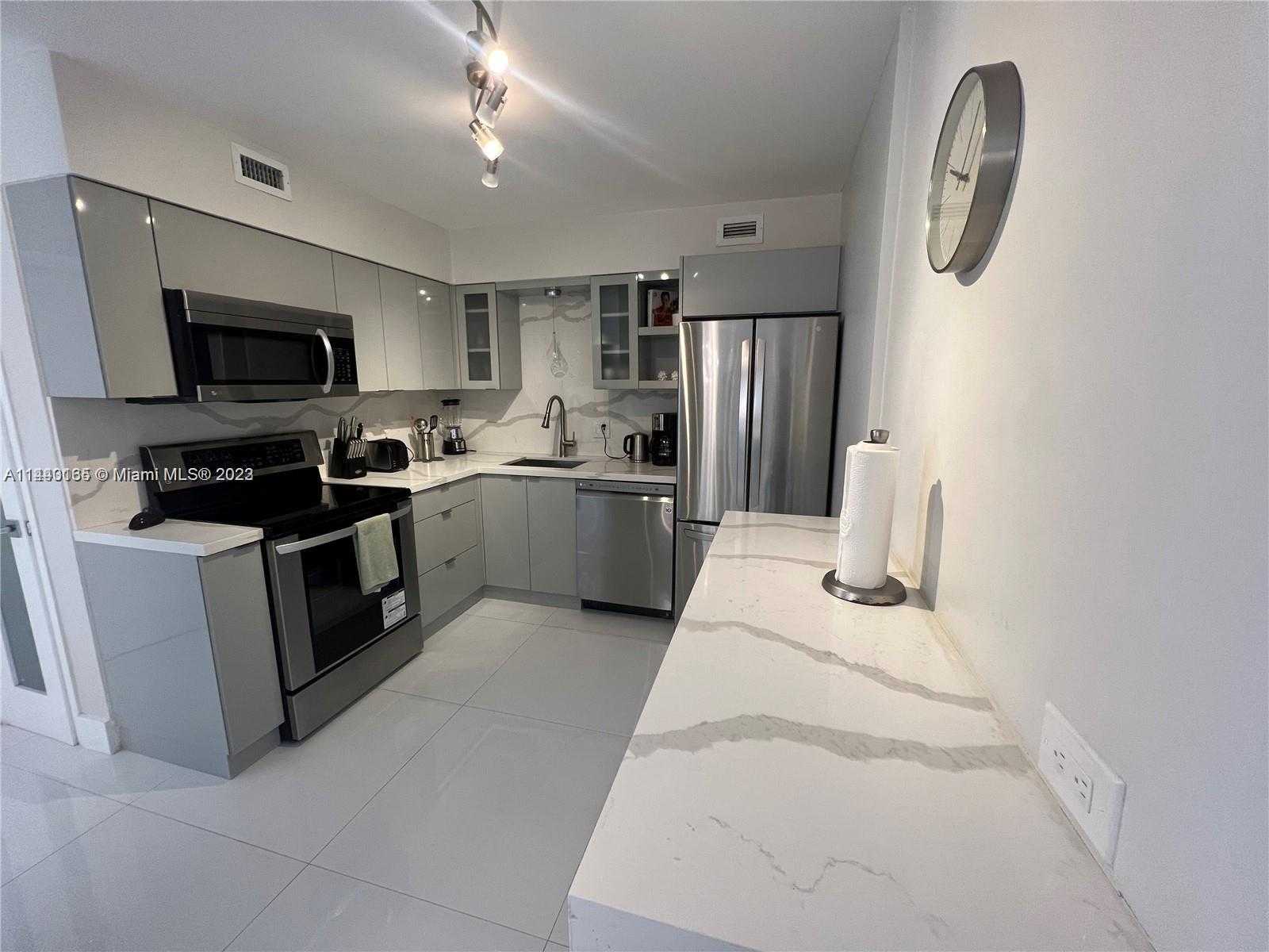 Small Image of 5161 COLLINS AV #1403, Miami Beach Number 9