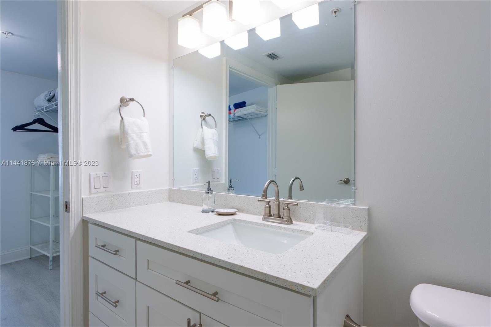 Small Image of 1750 NORTH BAYSHORE DR #2401, Miami Number 18