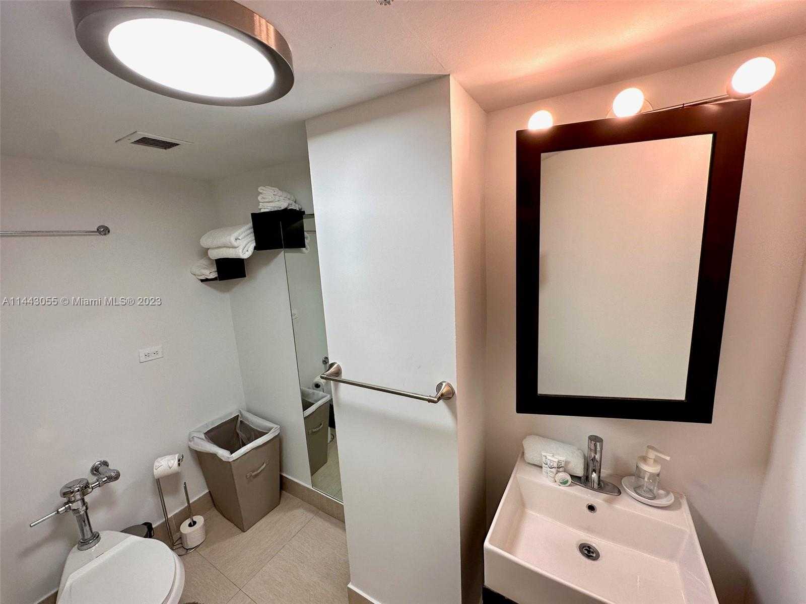Small Image of 1500 Bay Rd, Miami Beach, FL 33139, USA Number 11