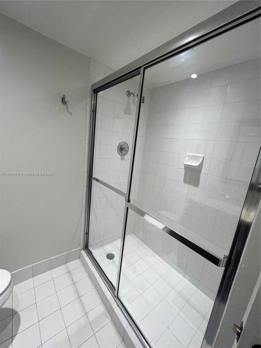 Small Image of 5161 COLLINS AVE #1211, Miami Beach Number 12
