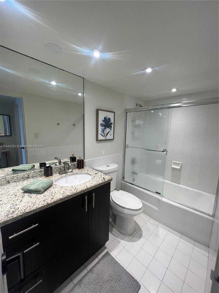 Small Image of 5161 COLLINS AVE #1211, Miami Beach Number 9