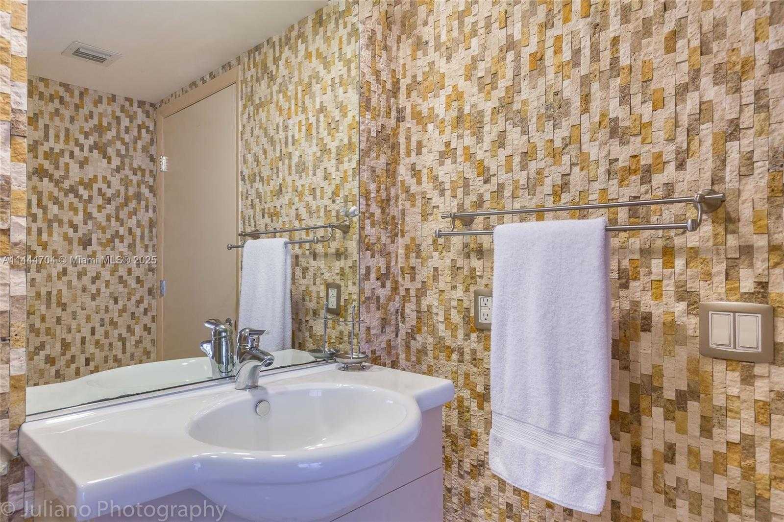 Small Image of 1830 SOUTH OCEAN DR #1107, Hallandale Beach Number 13
