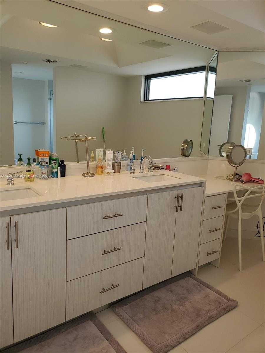 Small Image of 3000 ISLAND BLVD #2603, Aventura Number 14
