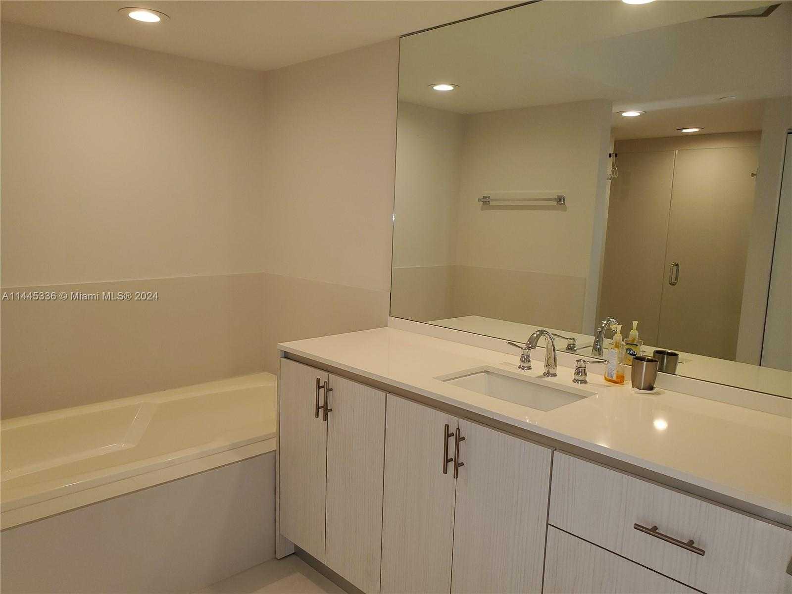 Small Image of 3000 ISLAND BLVD #2603, Aventura Number 17