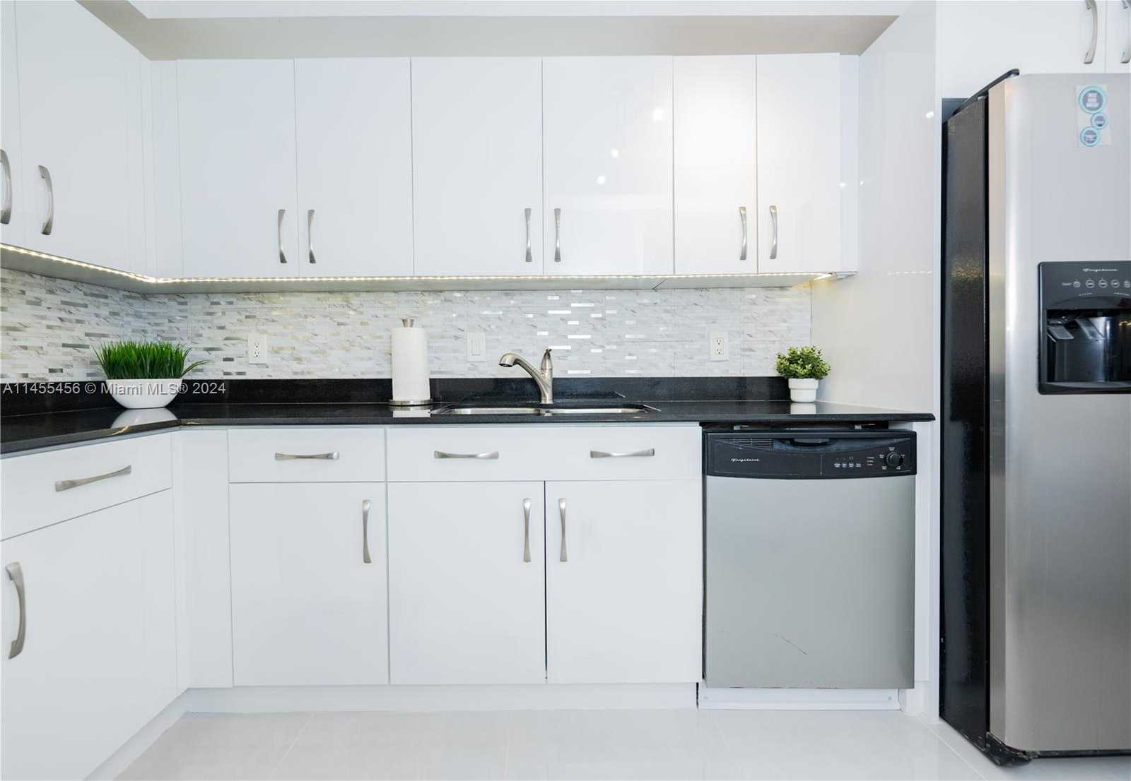 Small Image of 3801 SOUTH OCEAN DR #7O, Hollywood Number 20