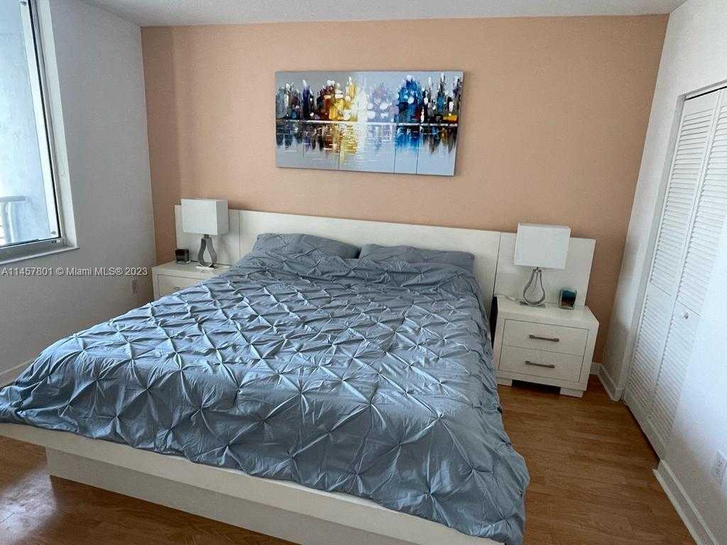 Small Image of 325 SOUTH BISCAYNE BLVD #3716, Miami Number 11