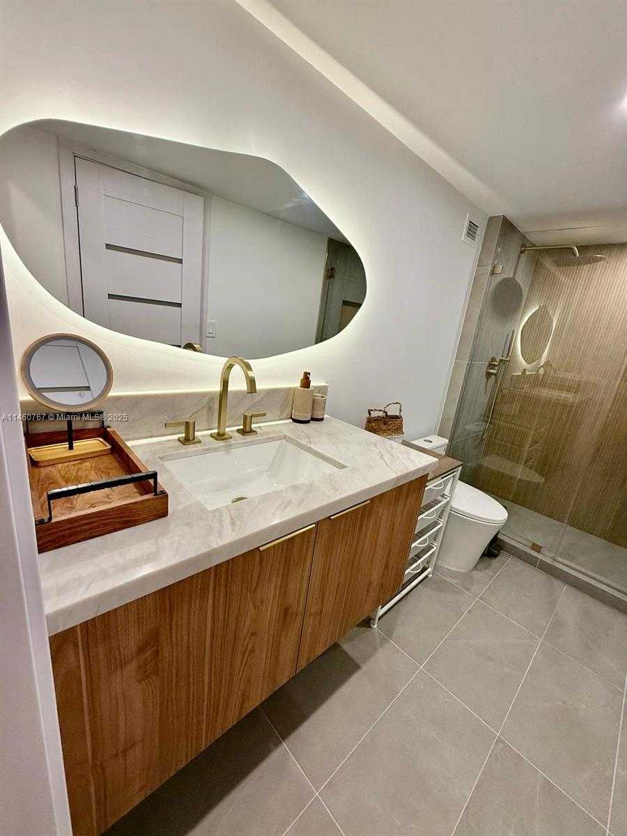 Small Image of 2301 COLLINS AVE #1121, Miami Beach Number 2