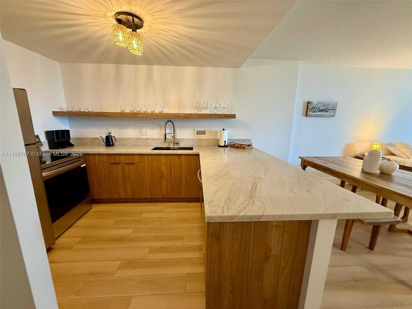Small Image of 2301 COLLINS AVE #1121, Miami Beach Number 4
