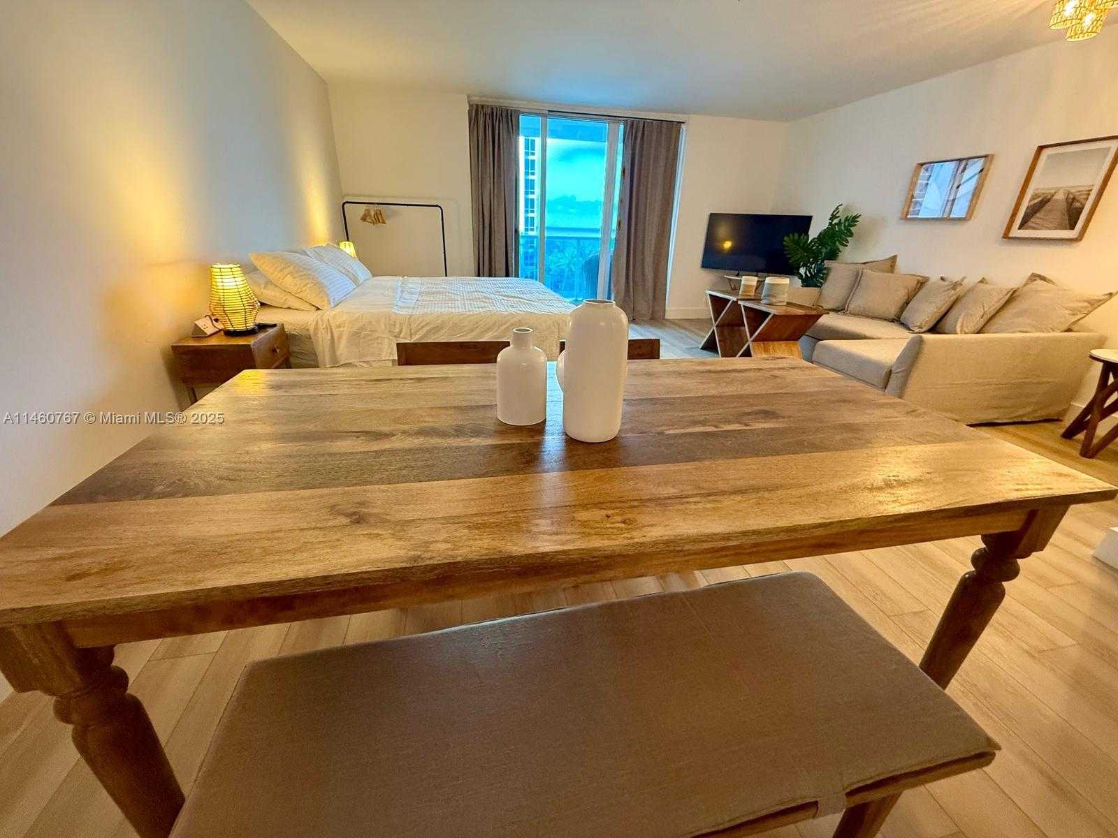 Small Image of 2301 COLLINS AVE #1121, Miami Beach Number 8