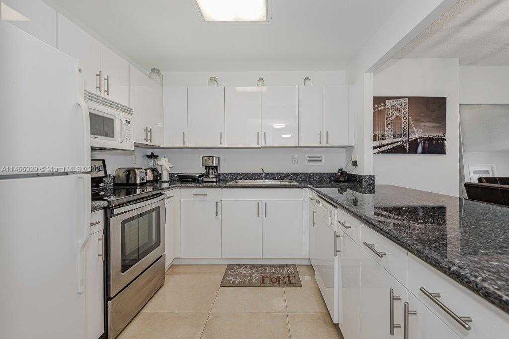 Small Image of 2301 COLLINS AVE #803, Miami Beach Number 16