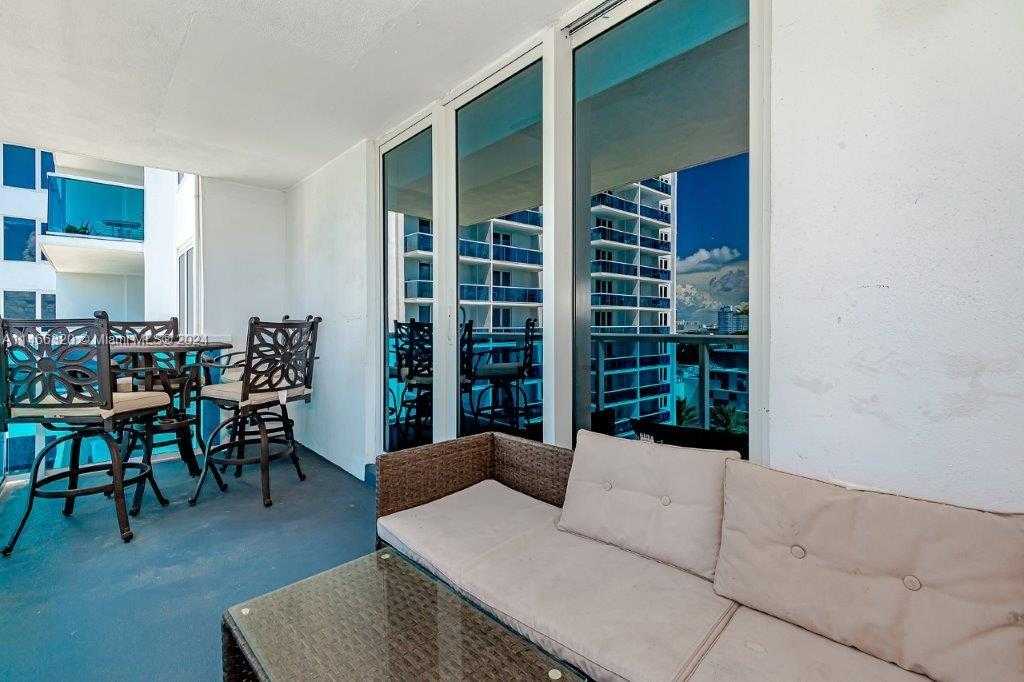 Small Image of 2301 COLLINS AVE #803, Miami Beach Number 4