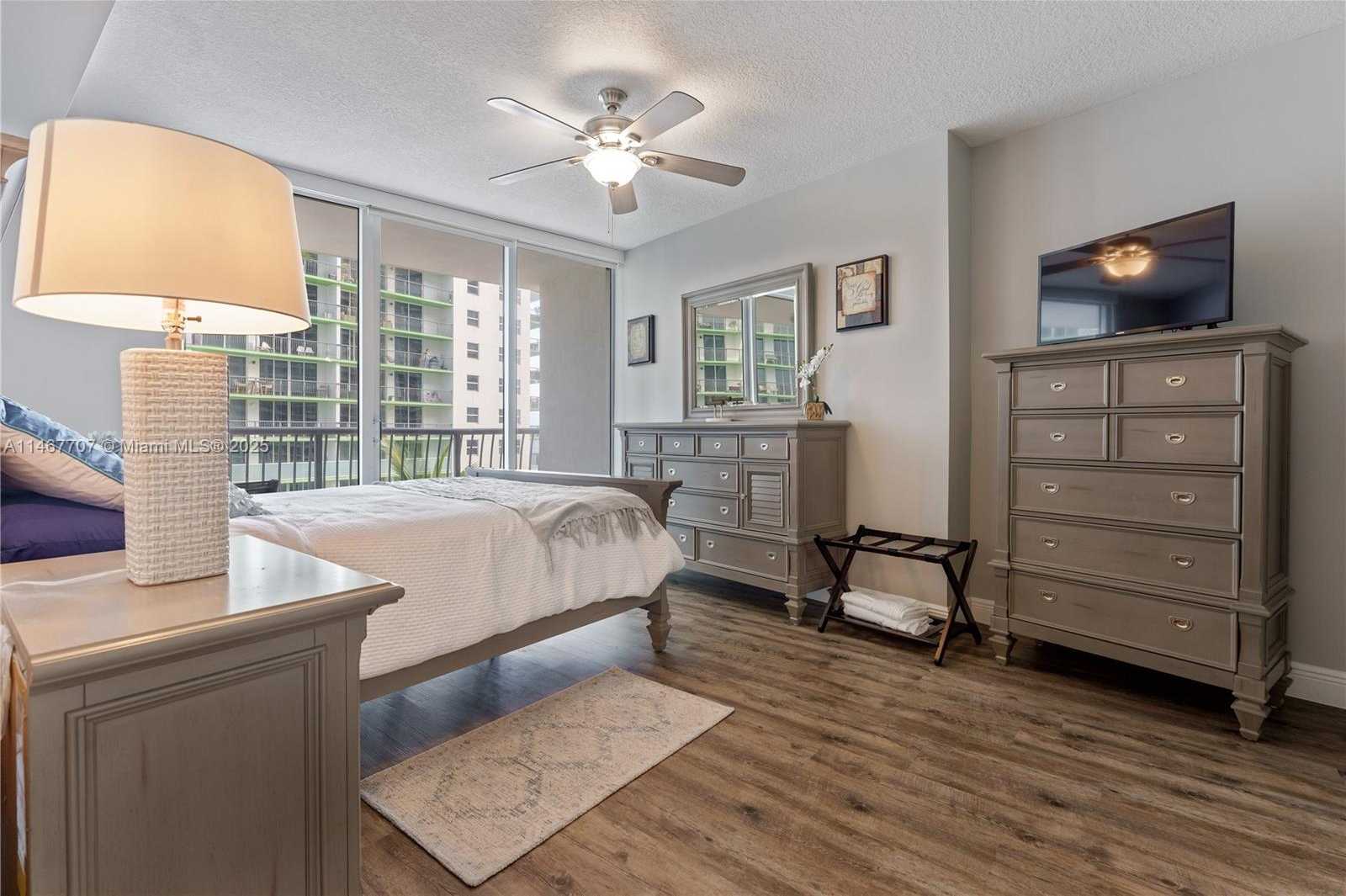 Small Image of 1750 NORTH BAYSHORE DR #1405, Miami Number 21
