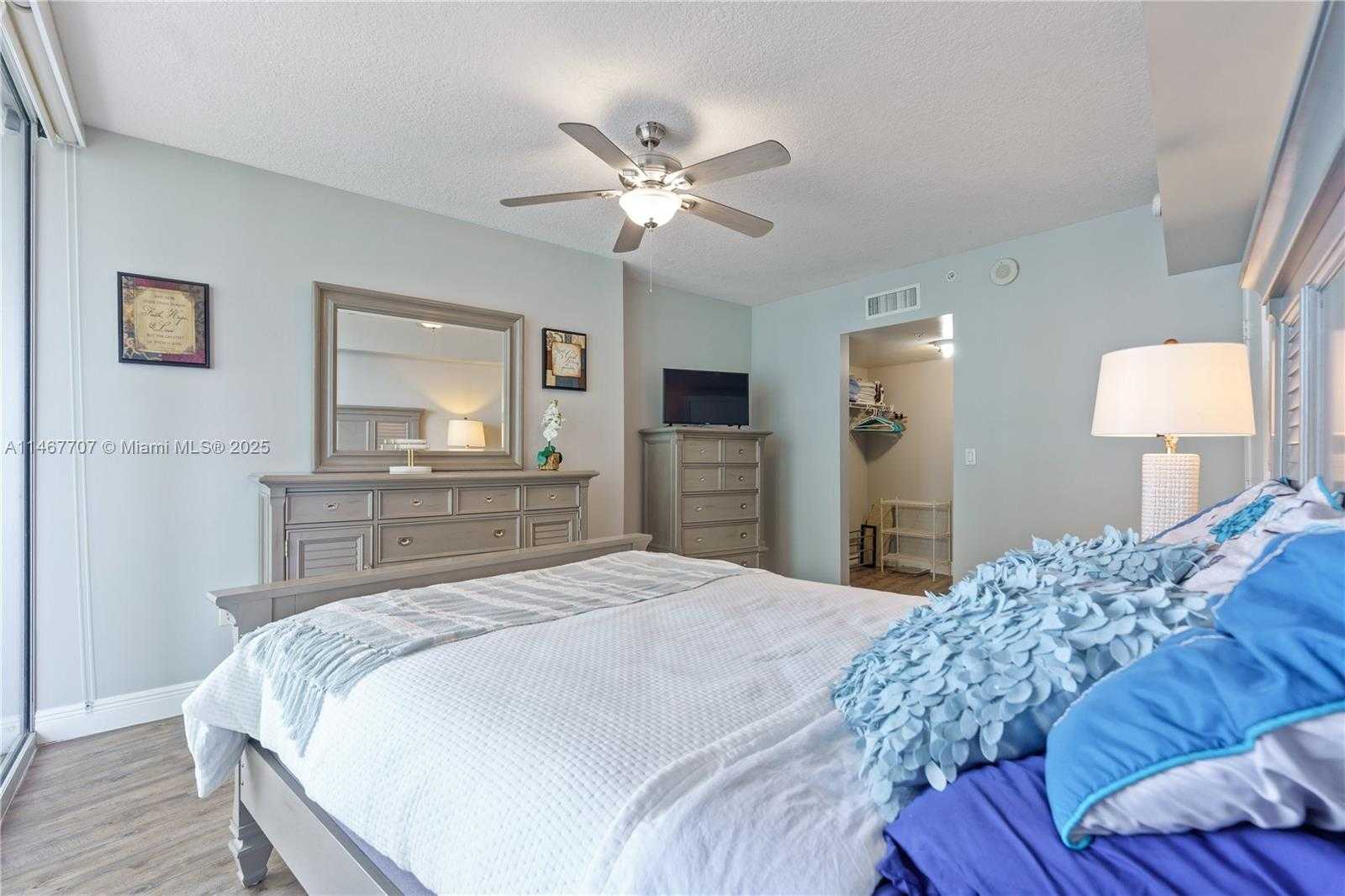 Small Image of 1750 NORTH BAYSHORE DR #1405, Miami Number 23