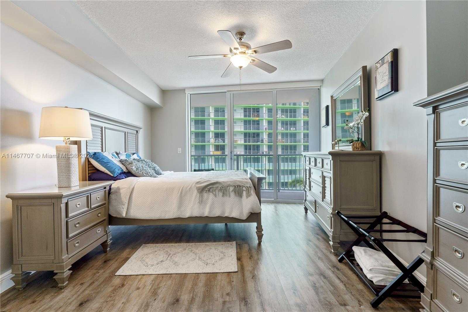 Small Image of 1750 NORTH BAYSHORE DR #1405, Miami Number 4