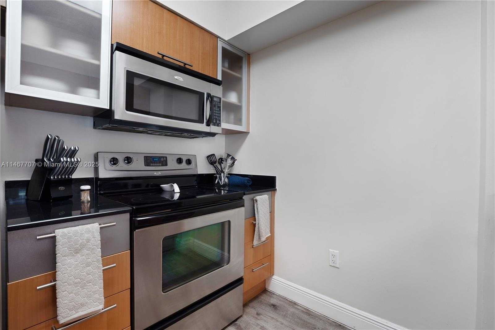 Small Image of 1750 NORTH BAYSHORE DR #1405, Miami Number 9