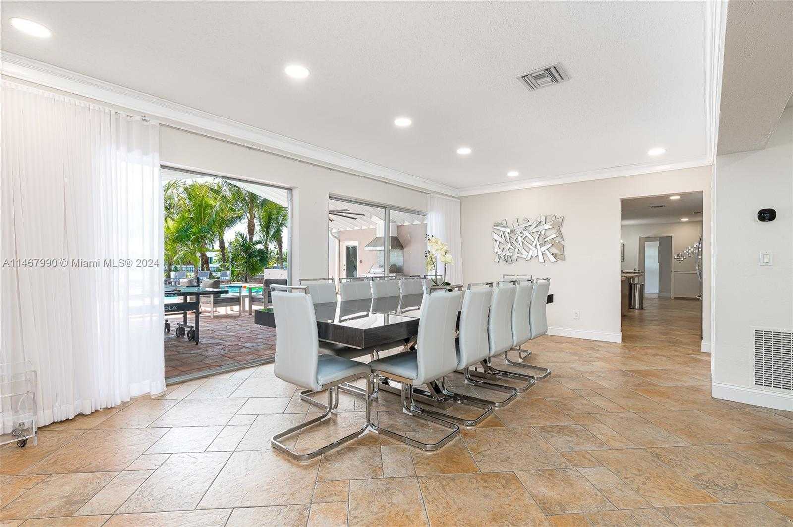 Small Image of 2500 NORTH EAST 199TH ST, Miami Number 11