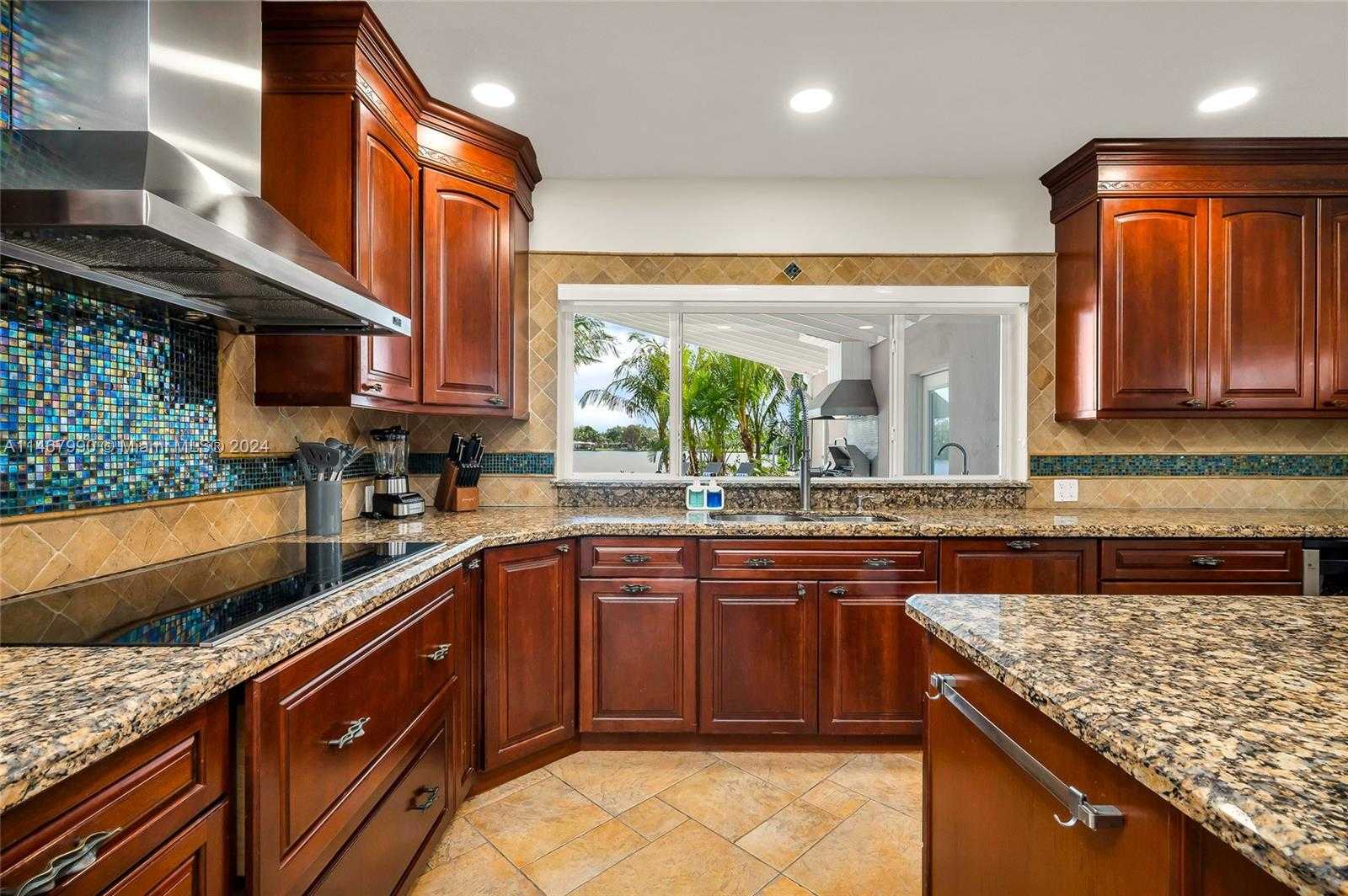 Small Image of 2500 NORTH EAST 199TH ST, Miami Number 14