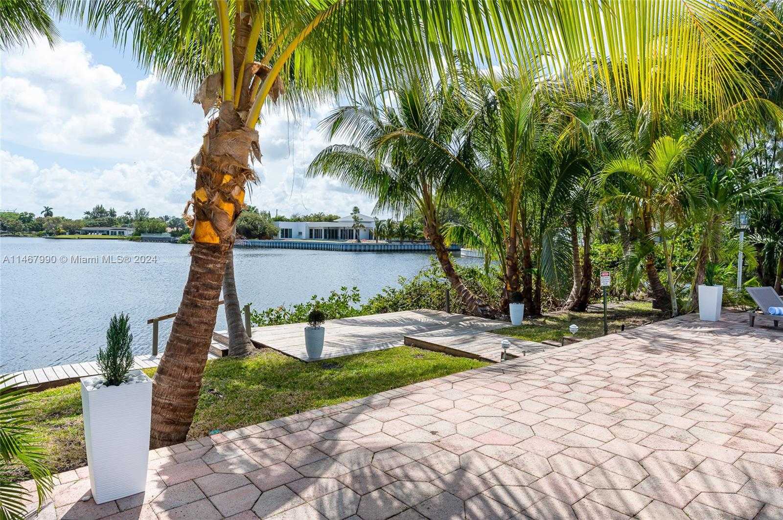 Small Image of 2500 NORTH EAST 199TH ST, Miami Number 2