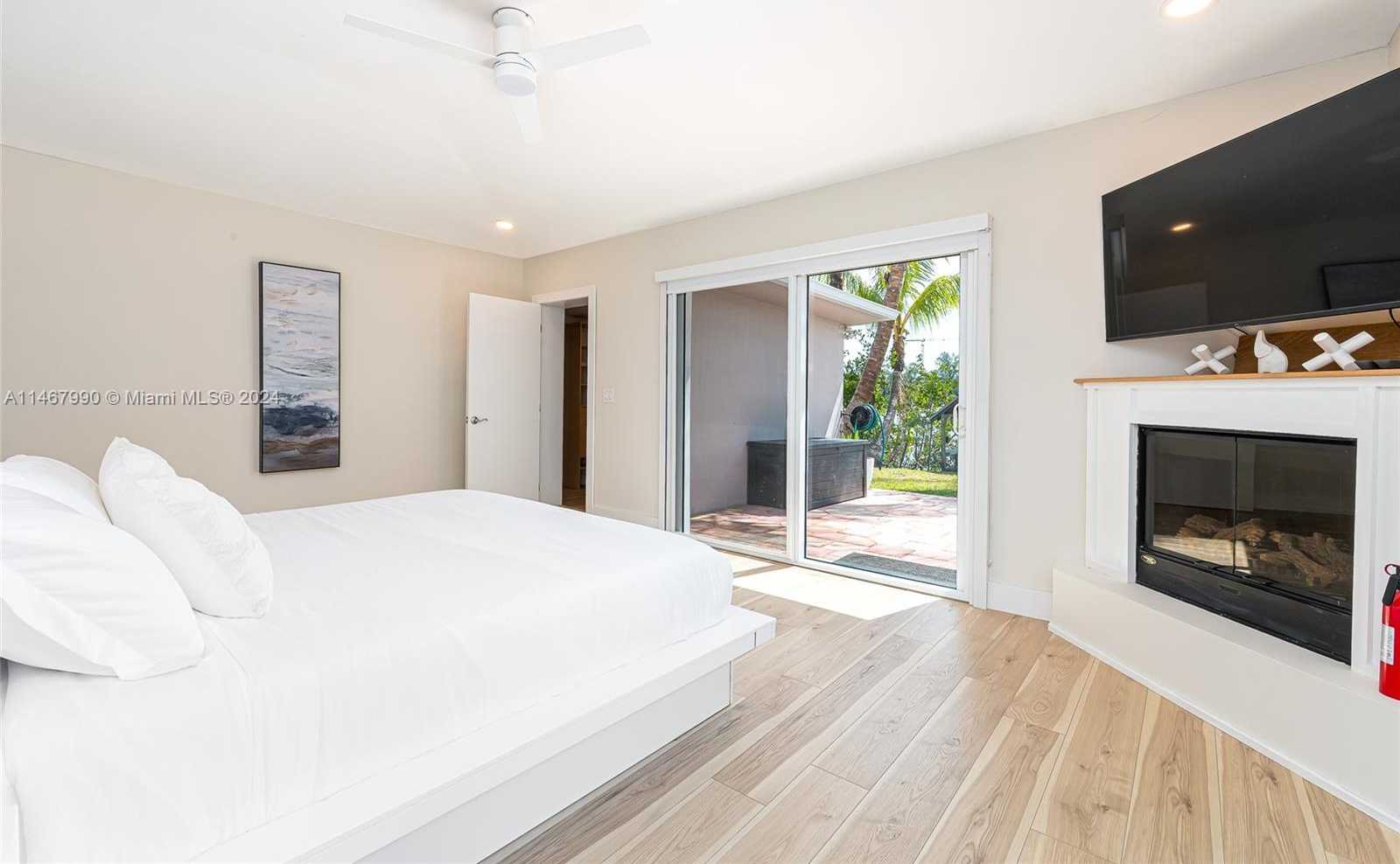 Small Image of 2500 NORTH EAST 199TH ST, Miami Number 23