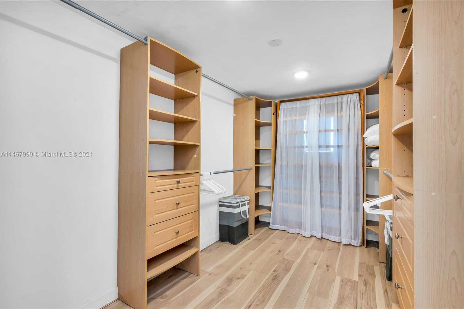 Small Image of 2500 NORTH EAST 199TH ST, Miami Number 30