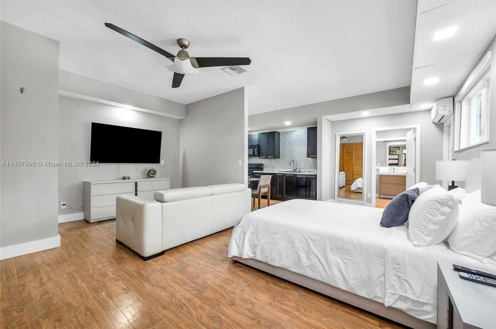 Small Image of 2500 NORTH EAST 199TH ST, Miami Number 31