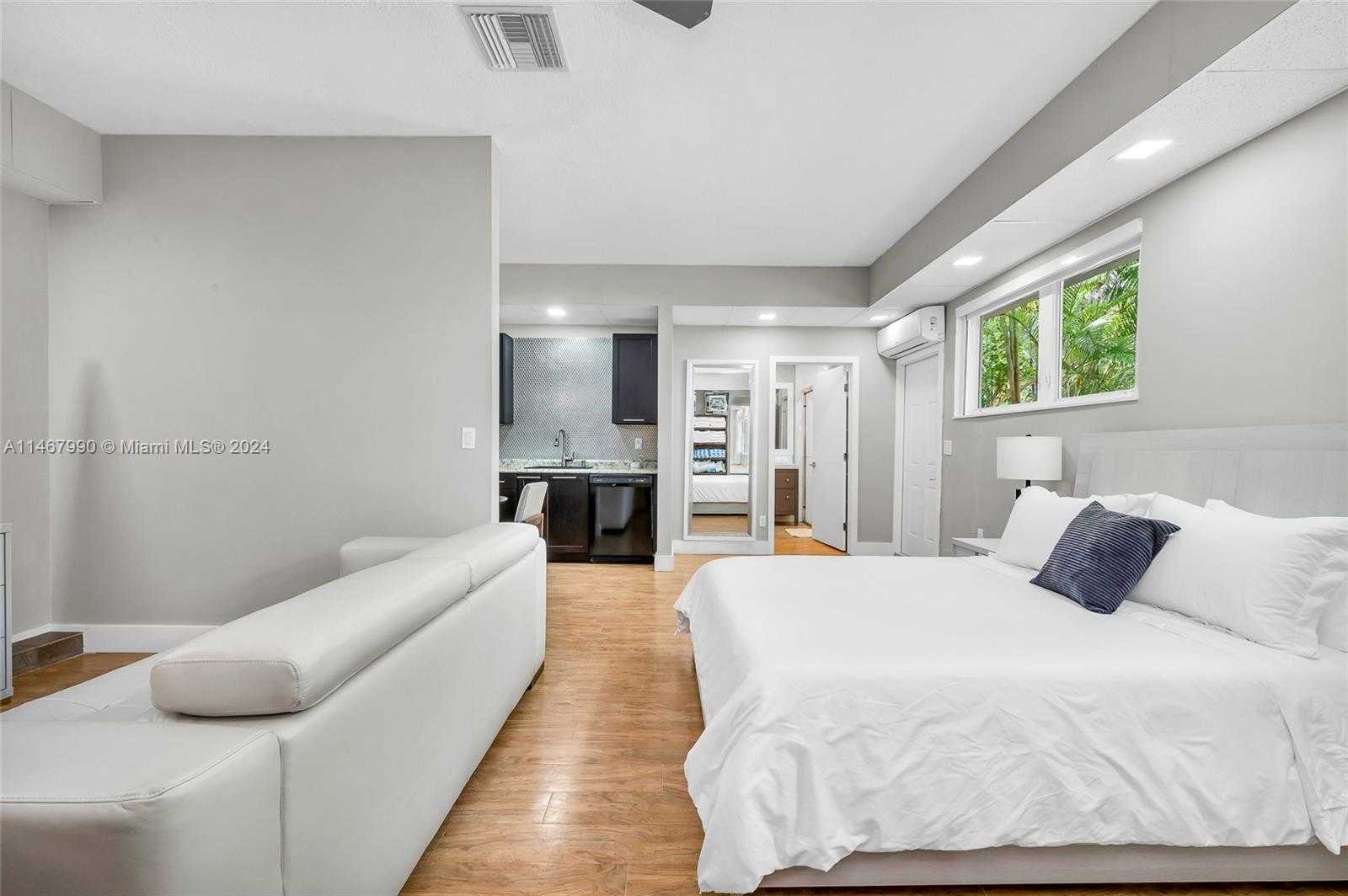 Small Image of 2500 NORTH EAST 199TH ST, Miami Number 32