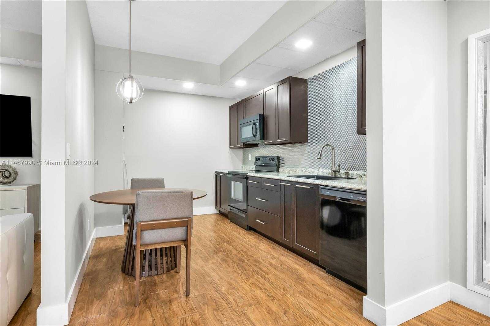 Small Image of 2500 NORTH EAST 199TH ST, Miami Number 35