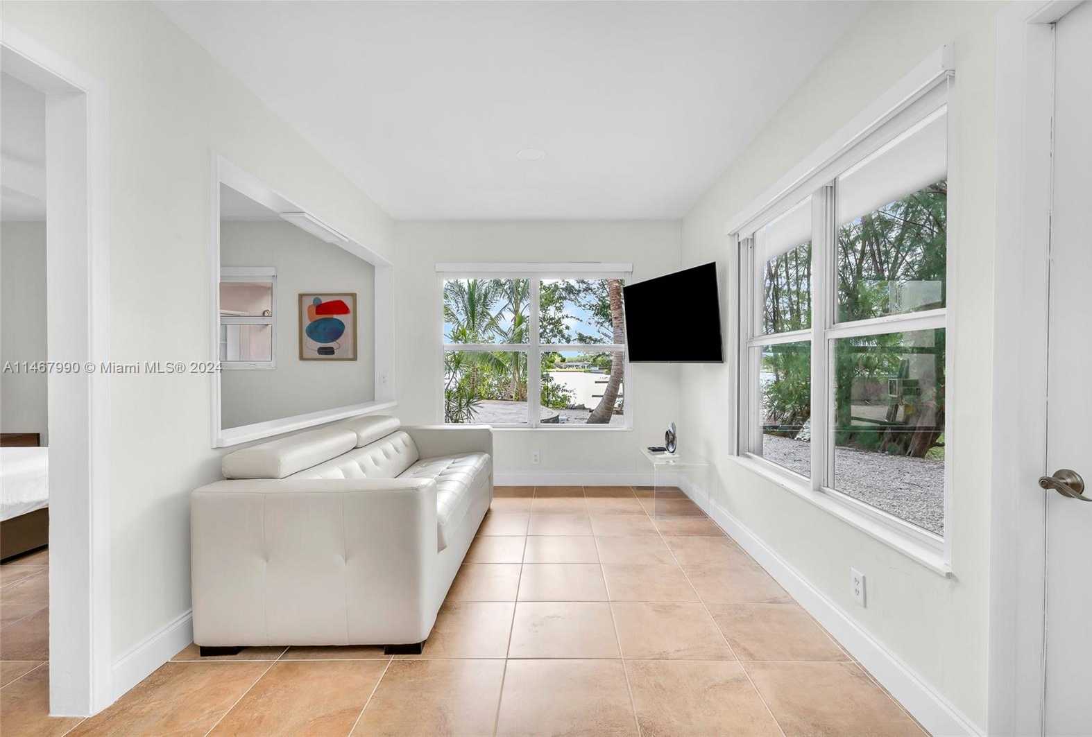Small Image of 2500 NORTH EAST 199TH ST, Miami Number 40
