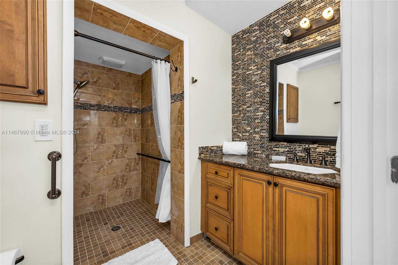 Small Image of 2500 NORTH EAST 199TH ST, Miami Number 41