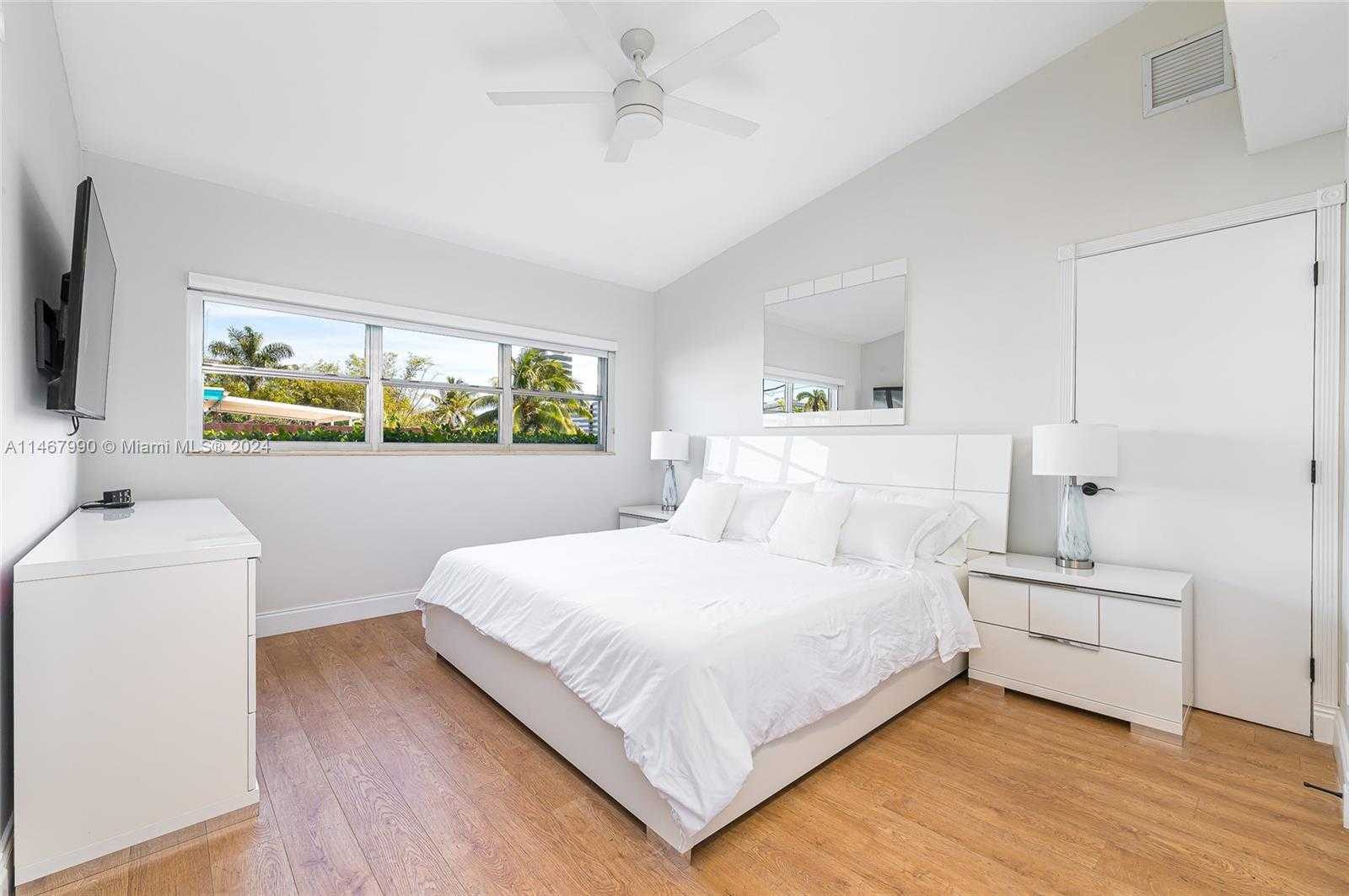 Small Image of 2500 NORTH EAST 199TH ST, Miami Number 42